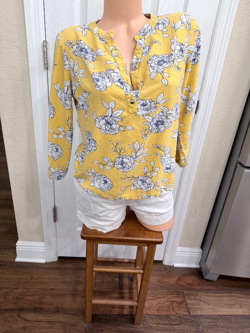 Emily Daniels Yellow Floral Rayon Blouse Women’s Medium 3/4 Sleeve Top